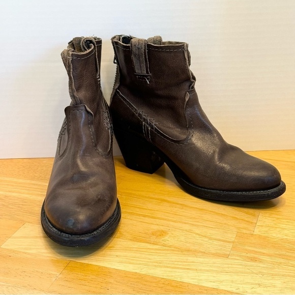 FRYE Heeled Western Ankle Boot 8.5 - Picture 2 of 11